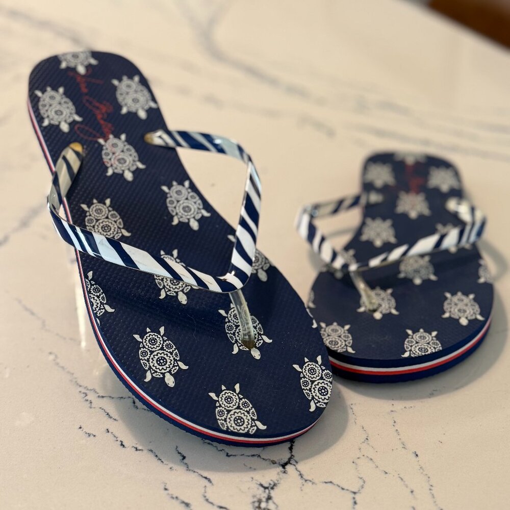 Vera Bradley Sea Turtle Flip-Flops | Women’s Size L (7-8) | Navy, White & Red